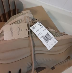 Yezzy boots 100% authentic from goat.